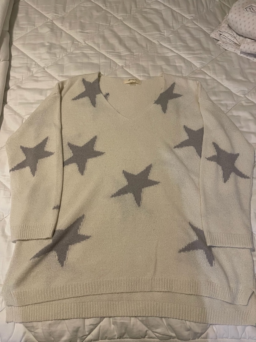 A Beautiful Soul Women's V-Neck Star Sweater Cream with Gray Stars